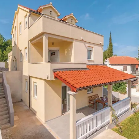 Apartmán Two-bedroom In Milna